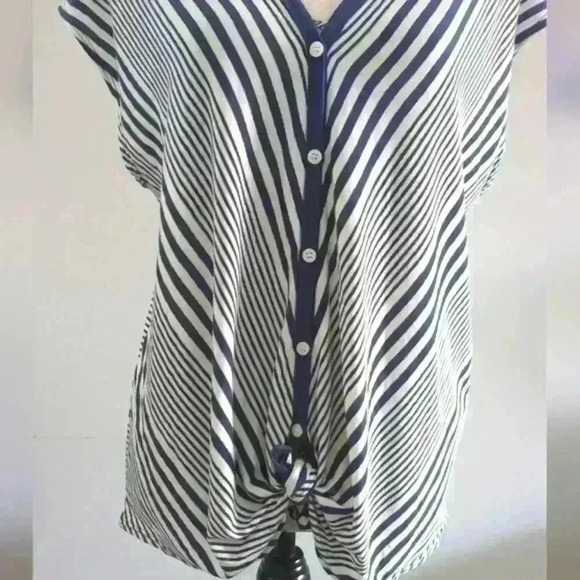 MAX STUDIO | Women's White/Navy Chevron Striped Sleeveless Button Down  … - Picture 2 of 4